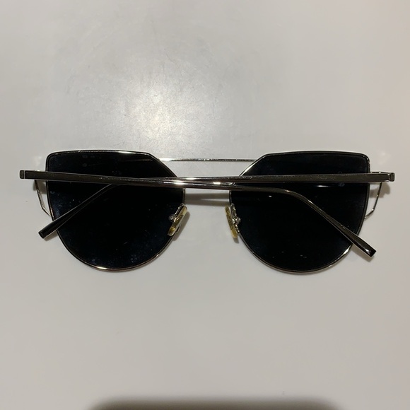 Gentle Monster Sunglass - Picture 3 of 4